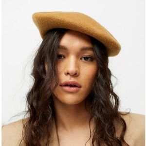 NWT Urban Outfitters Tan Felt Beret